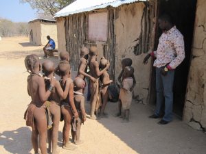 Jan Klíma - Děti namibijských Himbů by si zasloužily lepší školu