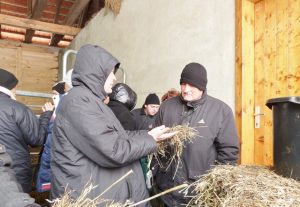 Srbští zemědělci se seznamují s prostředím českých farem