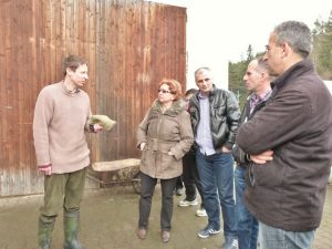 Srbští zemědělci se seznamují s prostředím českých farem