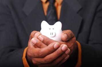 Samaritánovo dilema aneb může finanční pomoc sloužit jako politická páka?